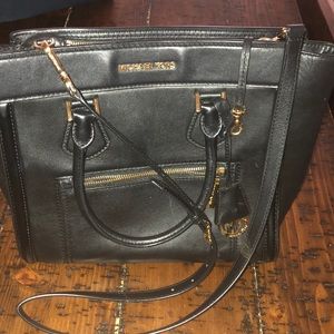 Michael Kors purse black very well condition